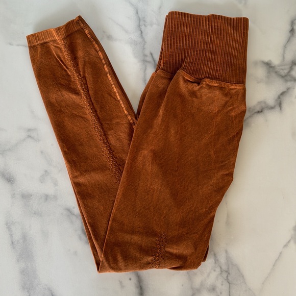 Free People Movement Good Karma Toasted Coconut High Rise 7/8 Leggings - NWOT - Picture 4 of 5